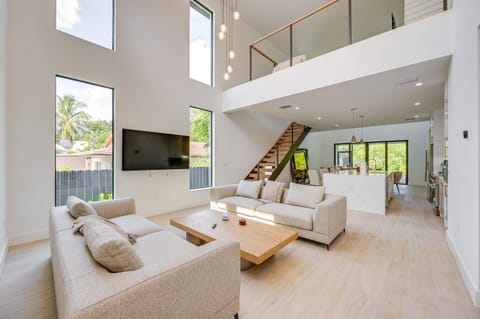 Walk to Celebration Park Naples Home with Pool! House in East Naples