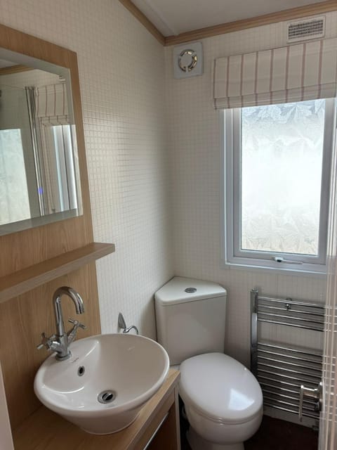 Knightsbridge 2 Bedroom Lodge Nature lodge in Poole