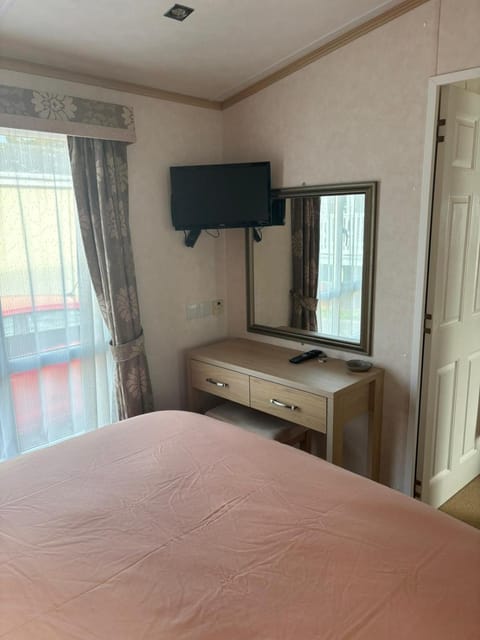 Knightsbridge 2 Bedroom Lodge Nature lodge in Poole