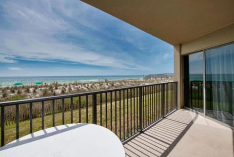 Emerald Towers West 1005 gulf views right on beach House in Okaloosa Island