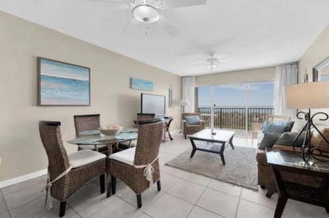Emerald Towers West 1005 gulf views right on beach House in Okaloosa Island