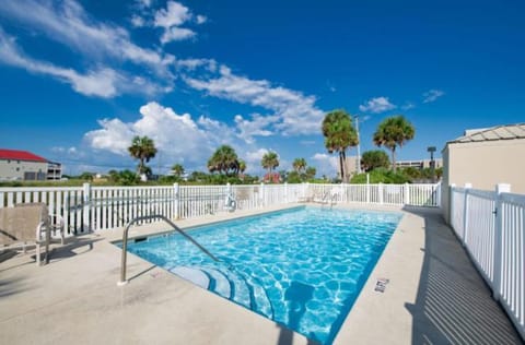 Emerald Towers West 1005 gulf views right on beach House in Okaloosa Island