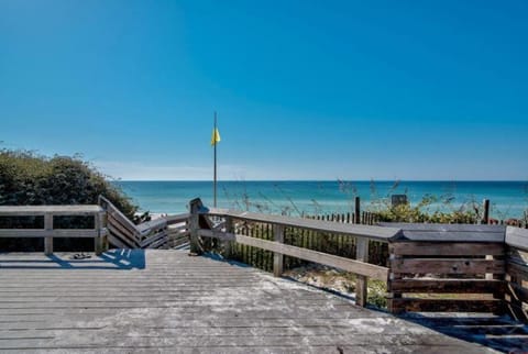 Village at Blue Mtn Beach 723 close to beach located in 30A House in South Walton County