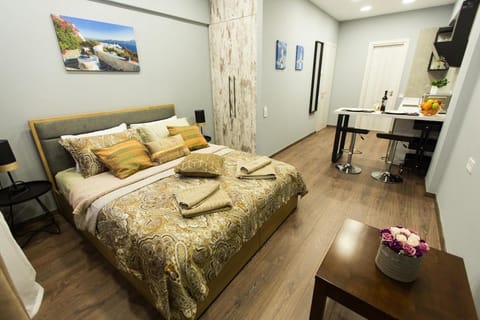 Bed, Living room, Dining area, Bedroom