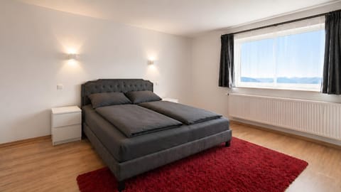 Living room, Bedroom, internet