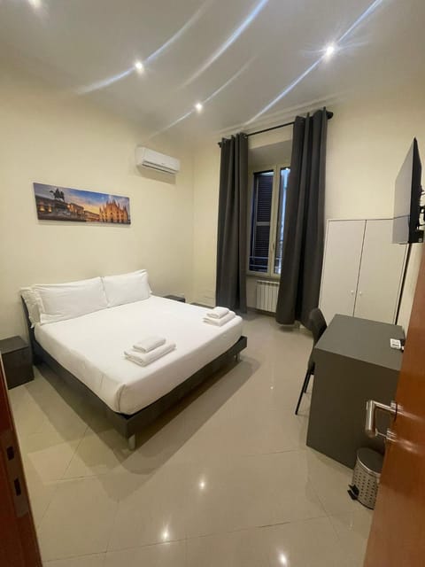TV and multimedia, Photo of the whole room, Bedroom, hair dresser, towels, air conditioner