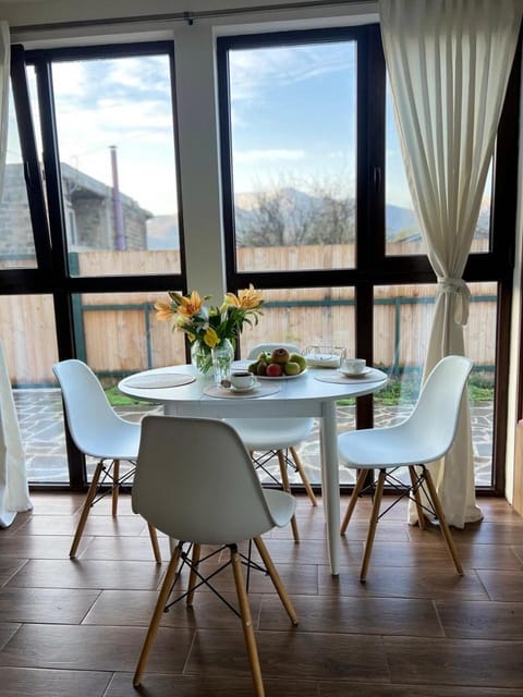 View (from property/room), Balcony/Terrace, Living room, Seating area, Dining area