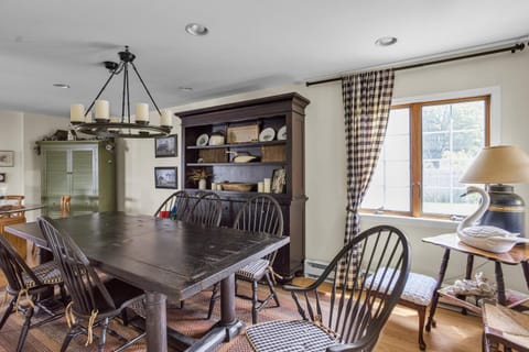 Home Port - Spacious Retreat in Prime Location home House in Davis