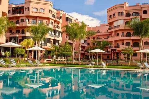Swimming pool, sunbed