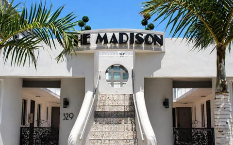 Property building, Facade/entrance, Day, pet friendly