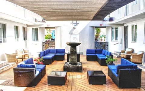 Patio, Day, Living room, Seating area