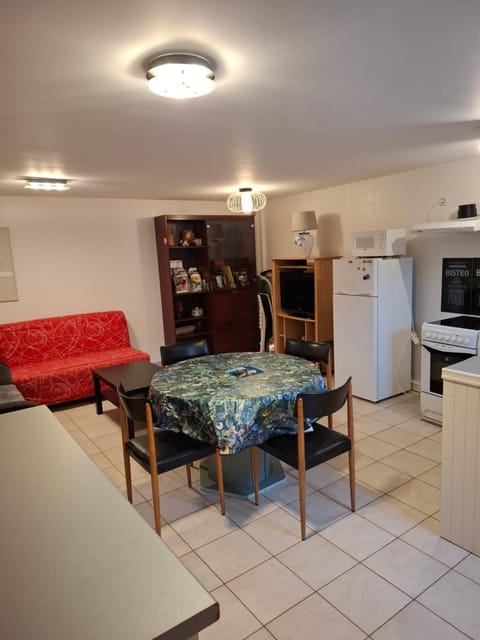 Dining area, flat iron
