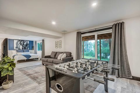 Oak Hills Estate Luxe Forest Escape Near USAFA House in Monument