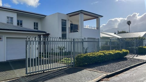 Spacious Bachelor Die Boord Apartment in Stellenbosch