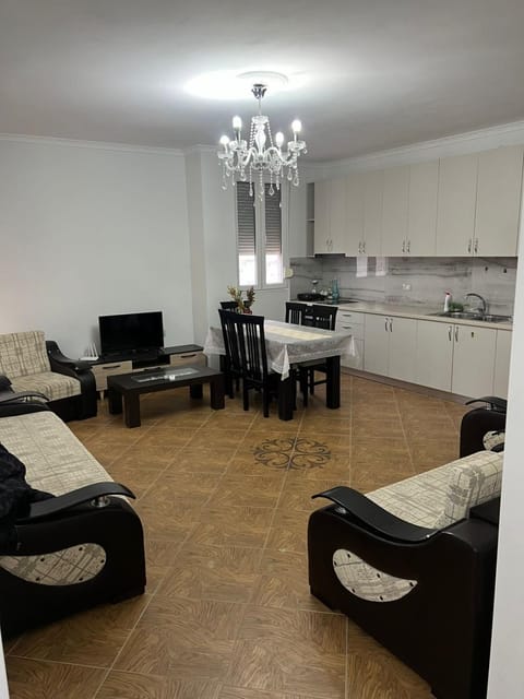 Apartament rruga sazani vlore pran kral hotel ERMAL Apartment in Vlorë