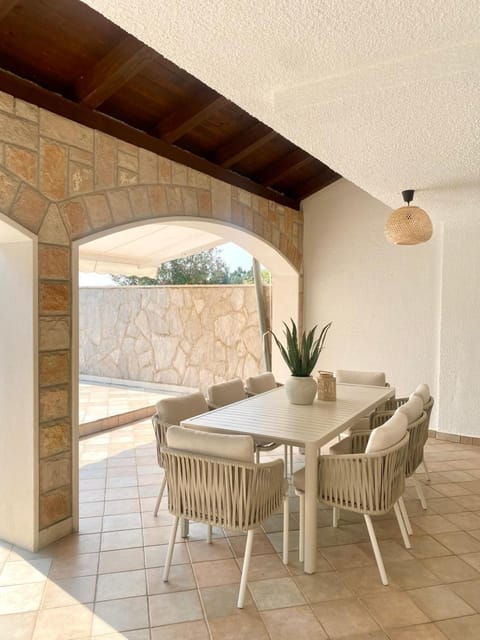 Patio, Dining area