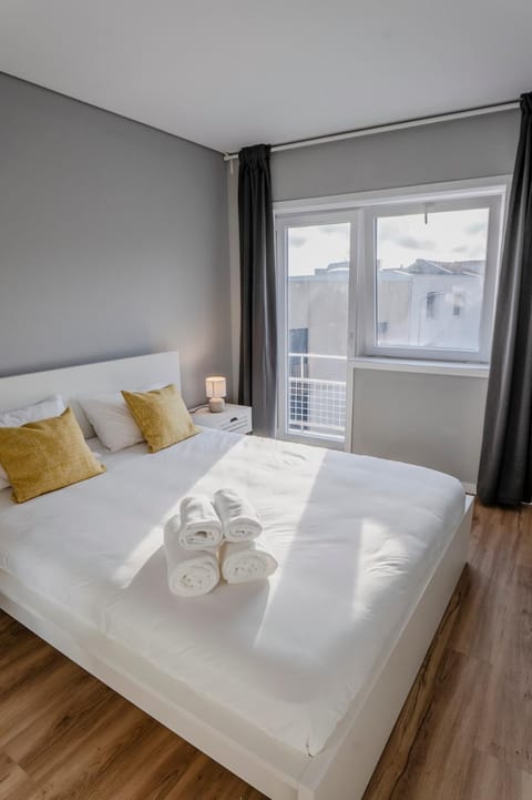 Bed, View (from property/room), Balcony/Terrace, Photo of the whole room, Bedroom, towels