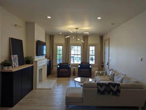 Neighbourhood, View (from property/room), Living room, Photo of the whole room, City view