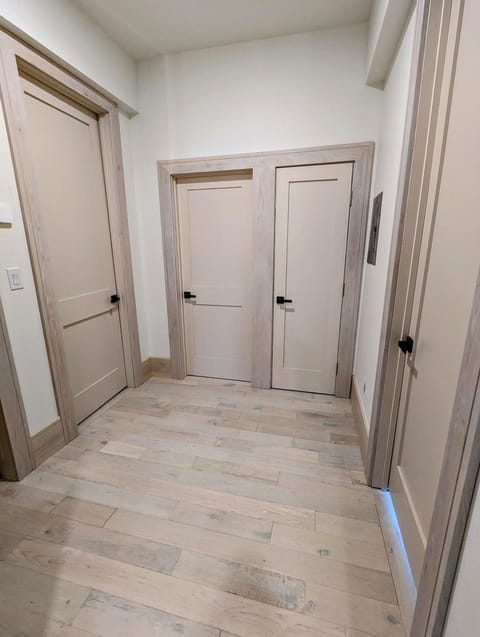 Property building, Bathroom, Floor plan, Bedroom