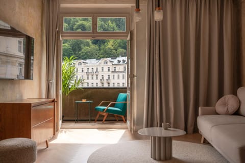 View (from property/room), Balcony/Terrace, Living room, Photo of the whole room, Seating area