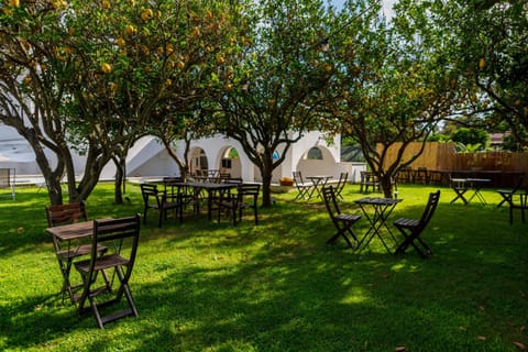 Restaurant/places to eat, Restaurant/places to eat, Garden, Breakfast