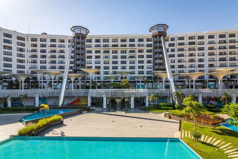 Property building, Restaurant/places to eat, Swimming pool