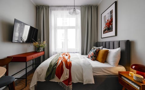 Bed, TV and multimedia, Photo of the whole room