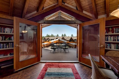 Downtown Penthouse condo Apartment in Stateline