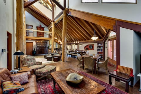 Downtown Penthouse condo Apartment in Stateline