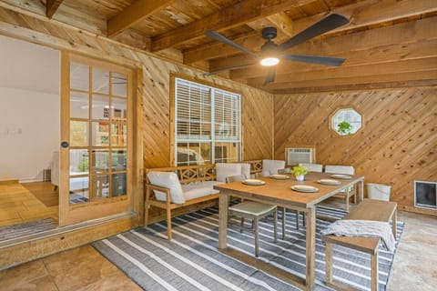 Seating area, Dining area, sunbed