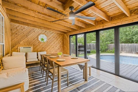 Day, Dining area, Pool view, sunbed
