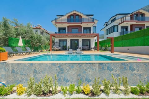 Property building, Day, Garden, Garden view, Pool view, Swimming pool, sunbed