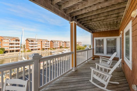 Shallowbag Bay 704 Apartment in Manteo
