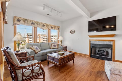 Shallowbag Bay 704 Apartment in Manteo