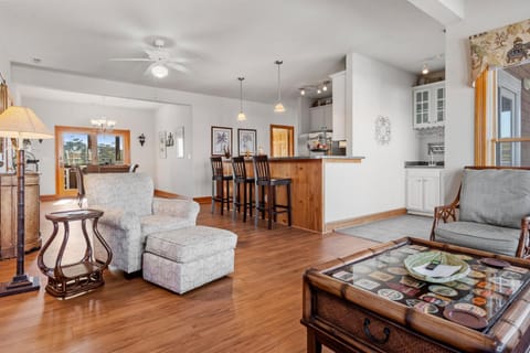 Shallowbag Bay 704 Apartment in Manteo