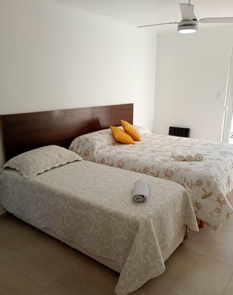 Bed, Photo of the whole room, Bedroom, heating, towels
