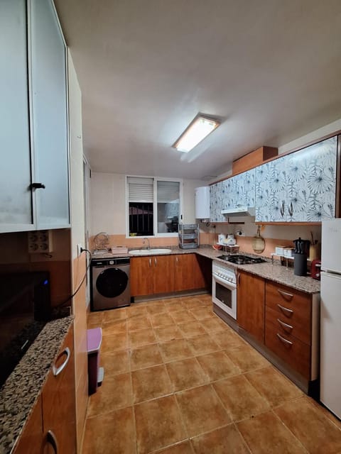 Kitchen or kitchenette, oven, pet friendly, stove, toaster, washing machine