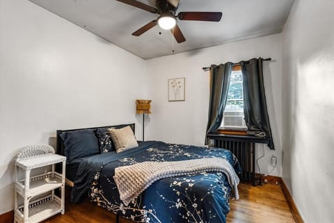 Blue Storefront 2ksqft, Arcade,Pooltable,Foosball House in West Allis