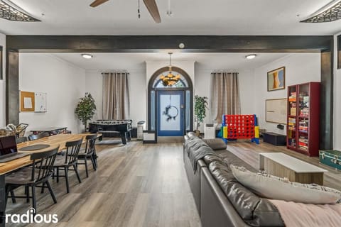 Blue Storefront 2ksqft, Arcade,Pooltable,Foosball House in West Allis