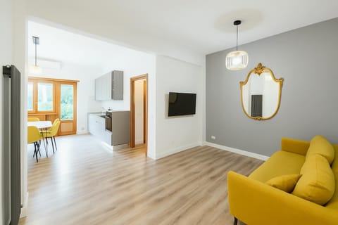 Communal lounge/ TV room, TV and multimedia, Living room, Seating area, Evening entertainment