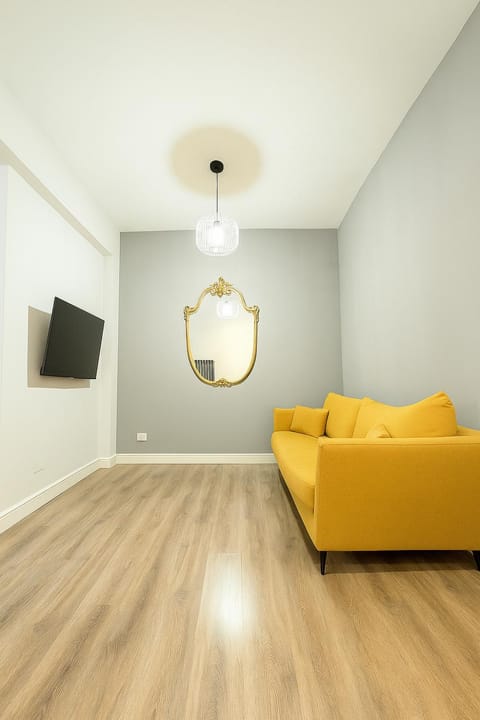 Communal lounge/ TV room, TV and multimedia, Living room, Seating area, Evening entertainment