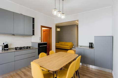 Kitchen or kitchenette, Seating area, Dining area, oven, stove