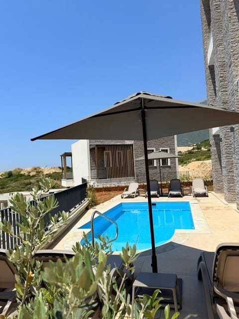 Day, View (from property/room), Pool view, Swimming pool, sunbed