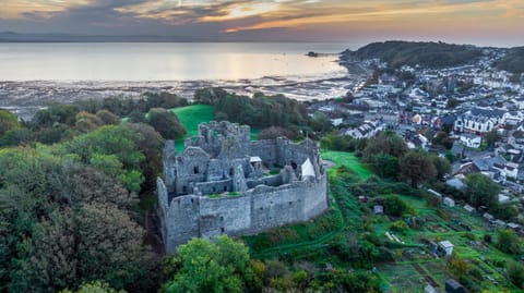 Gower Group Getaway Sleeps 14 Villa in The Mumbles