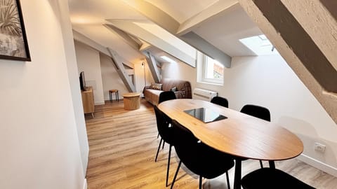 TV and multimedia, Living room, Seating area, Dining area