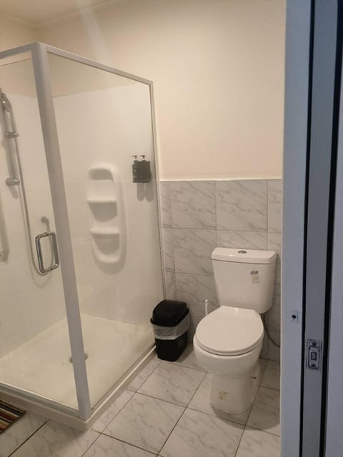 3 Bedroom Serviced House A, 30 Laurel St House in Auckland