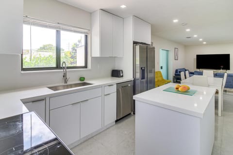 5 Mi to Beach Group Getaway with Yard in Miami House in South Miami