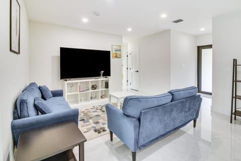 5 Mi to Beach Group Getaway with Yard in Miami House in South Miami