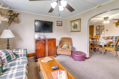 Pet-Friendly Smithmill Retreat with Yard! House in Allegheny River