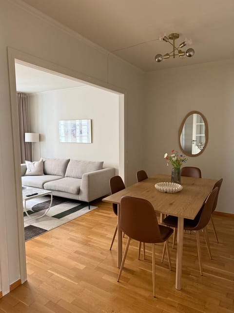 Living room, Photo of the whole room, Seating area, Dining area